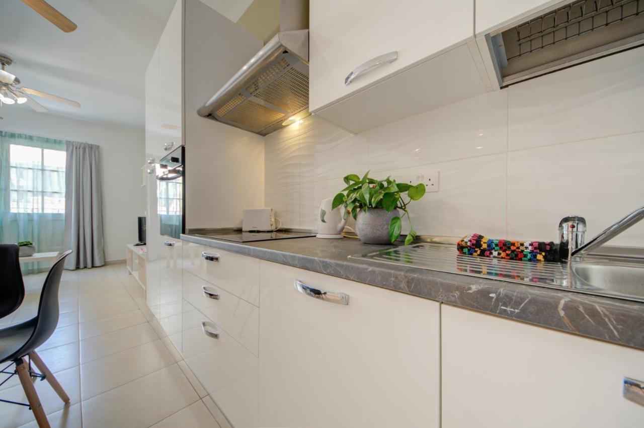 Azure Haven - Gzira Apartments And Penthouse By Shortletsmalta Exteriér fotografie
