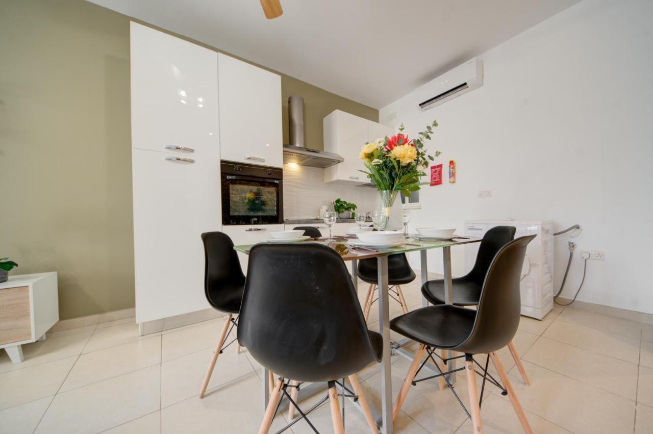 Azure Haven - Gzira Apartments And Penthouse By Shortletsmalta Exteriér fotografie