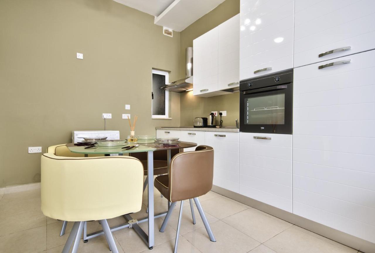 Azure Haven - Gzira Apartments And Penthouse By Shortletsmalta Exteriér fotografie