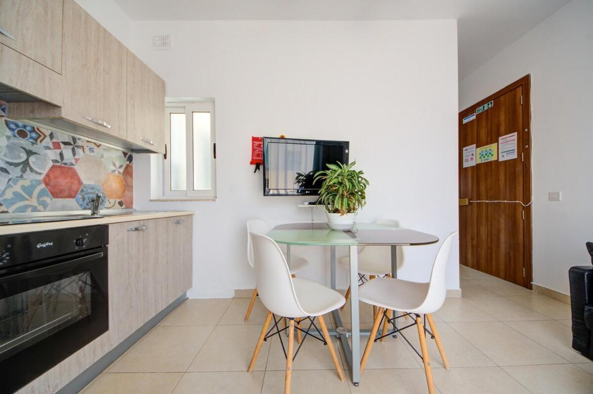 Azure Haven - Gzira Apartments And Penthouse By Shortletsmalta Pokoj fotografie