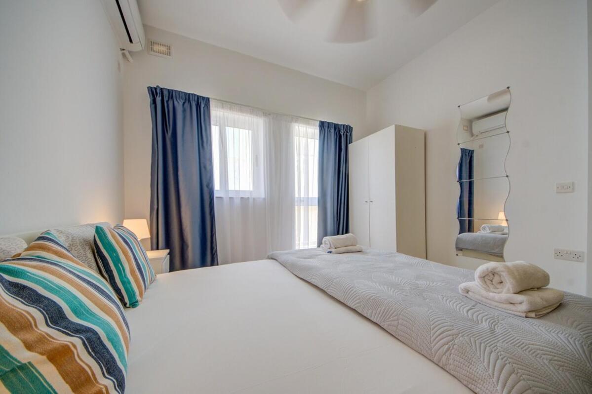 Azure Haven - Gzira Apartments And Penthouse By Shortletsmalta Pokoj fotografie