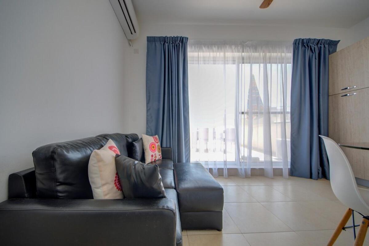 Azure Haven - Gzira Apartments And Penthouse By Shortletsmalta Pokoj fotografie
