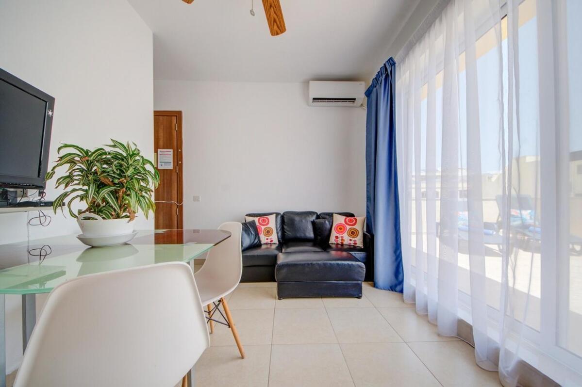 Azure Haven - Gzira Apartments And Penthouse By Shortletsmalta Pokoj fotografie