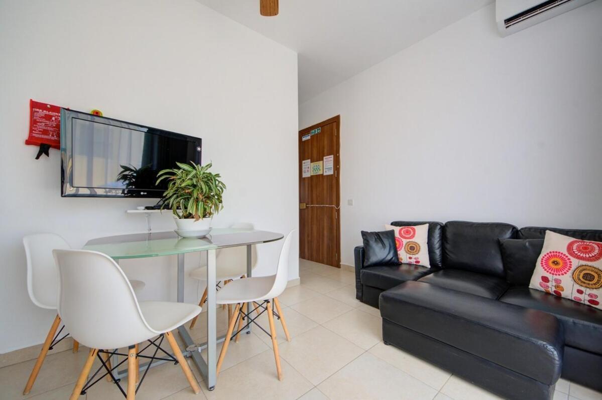 Azure Haven - Gzira Apartments And Penthouse By Shortletsmalta Pokoj fotografie