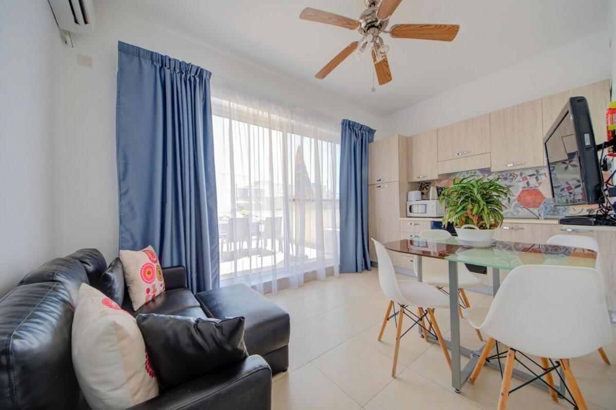 Azure Haven - Gzira Apartments And Penthouse By Shortletsmalta Pokoj fotografie